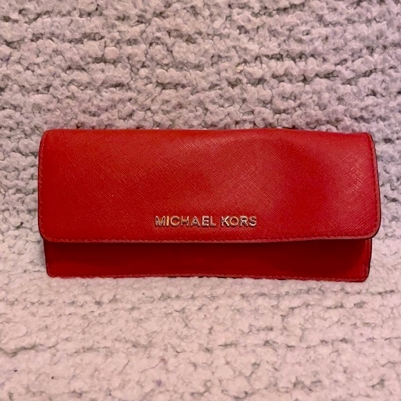 Michael Kors MK Jet Set Saffiano Tote Shoulder Bag Purse and Wallet Set - Picture 9 of 13